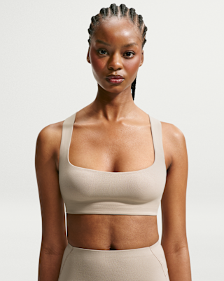 NIKE公式】NikeSKIMS Studio Stretch ウィメンズ スクエアネック ブラ